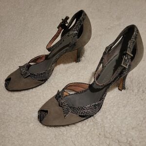 WOMENS ANTONIO MELANI SUEDE HEELS GRAY WITH ANKLE STRAP SIZE 8